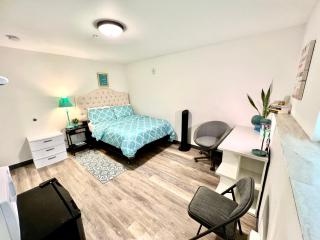 Private Room with Shared Bathroom with Another Unit, 10 Minutes Walk to University of Washington - Seattle - 5