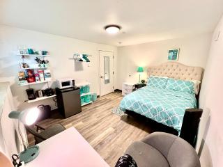 Private Room with Shared Bathroom with Another Unit, 10 Minutes Walk to University of Washington - Seattle - 8
