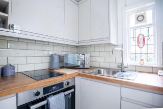 ANCHORAGE APARTMENT 3 - Close to the centre and the beach, located in Llandudno, North Wales - 4