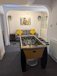The Loft -Long Stays, Contractors, Professionals, Parking, WiFi, BH1, Sleeps up to 8, - 8