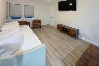 The Beach Suite #3 - 8