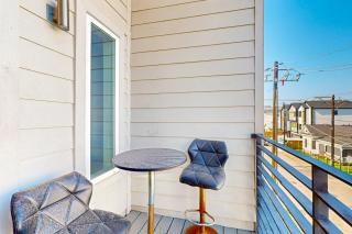 Cityscape Retreat - Houston - 8