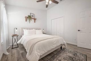 Newly Renovated 4BR 2B Riverview Oasis with King - Riverview - 6