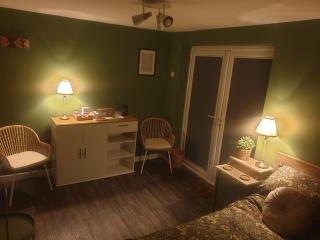 Farsley guest room seperate entrance with double bedroom and private shower room - Farsley - 7