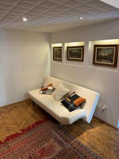 Andrassy Art Studio - Heroes' Square - Budapest - 4