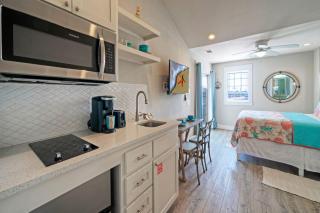 Sailfish Dolphin Buyout by AvantStay 2 units Marina Front View Patio - 5
