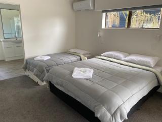 Stagger Inn - Queen room - 0