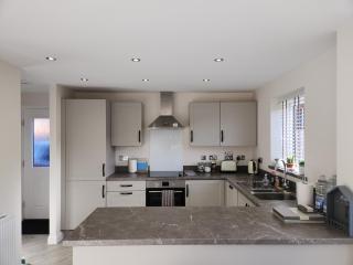 Long Stay Available, Business, Insurance And Relocation - FREE PARKING - Wellingborough - 2