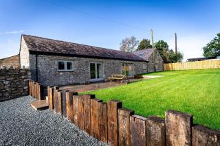 Long Barn, seaside cosy cottage for 8 - 9