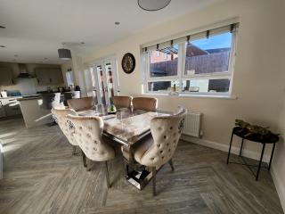 Long Stay Available, Business, Insurance And Relocation - FREE PARKING - Wellingborough - 4