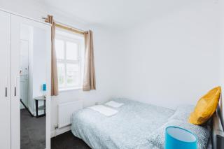 Single Room with Shared Bathroom, parking & wifi - Barking - 0