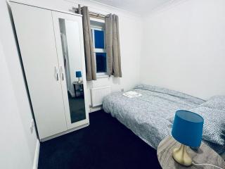 Single Room with Shared Bathroom, parking & wifi - Barking - 4
