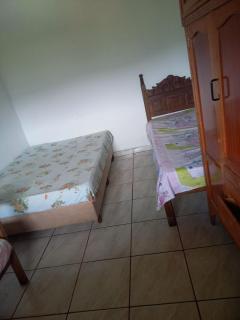 alugo quarto com 1 cama casal e 2 solteiro - 5