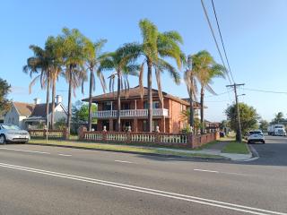 Huge Studio Room in Spacious Merrylands House M1 - Merrylands - 2