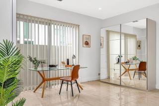 Henley's Treasure - Experience Opulence on the Ocean - 8