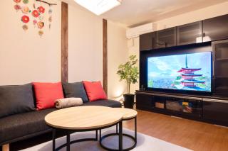 Kizuna 絆 - 5 Bedding in 2 Japanese-style Bed Rooms, 11 PAX, 30min to USJ, Kaiyukan Aquarium, Namba, Osaka Catsle, and Tsutenkaku Tower, Self-check-in Property, Quiet Neighborhood Stay, Perfect for Families & Business Guests, Extended Stay Perks - 1