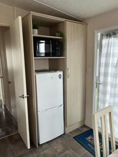 Great 6 Berth Caravan In Essex At St Osyth Beach Holiday Park Ref 28018Mv - Clacton-on-Sea - 5