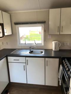Modern 8 Berth Caravan At Seawick Holiday Park, Essex Ref 27352Sw - Clacton-on-Sea - 7