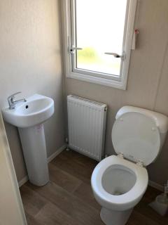 Modern 8 Berth Caravan At Seawick Holiday Park, Essex Ref 27352Sw - Clacton-on-Sea - 1