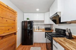 NEW Cozy Coy Cabin with Hot Tub & AC - Big Bear City - 1