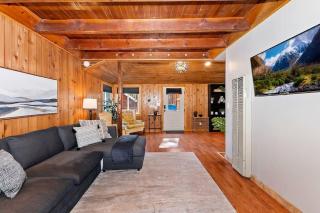 NEW Cozy Coy Cabin with Hot Tub & AC - Big Bear City - 7