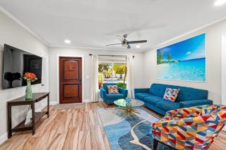 Classy N' Cozy Delray home! Pool with water view - Delray Beach - 4