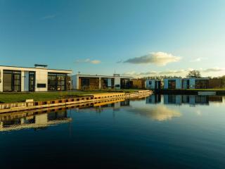 House with three bathrooms, on a holiday park - Nieuw-Loosdrecht - 4