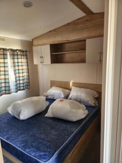 Brilliant 6 Berth Caravan At St Osyth Beach Park In Essex, Ref 28038Cw - Clacton-on-Sea - 9
