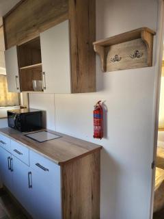Brilliant 6 Berth Caravan At St Osyth Beach Park In Essex, Ref 28038Cw - Clacton-on-Sea - 4