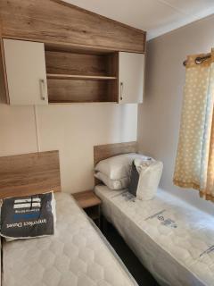 Brilliant 6 Berth Caravan At St Osyth Beach Park In Essex, Ref 28038Cw - Clacton-on-Sea - 2