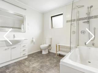 5 Bedroom Home in Hamilton - Hamilton - 9