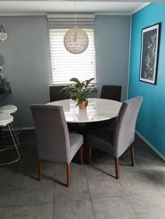 5 Bedroom Home in Hamilton - Hamilton - 7