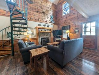 ER13 - Moose Manor Great location - Close to town! cabin - 4