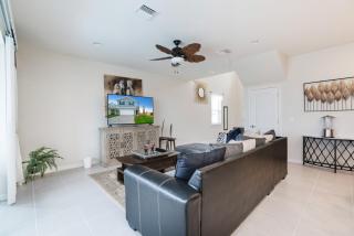 Last Minute Disney Getaway! Private Pool, Hot Tub & Games Room. Book Now! #39350 - Kissimmee - 1