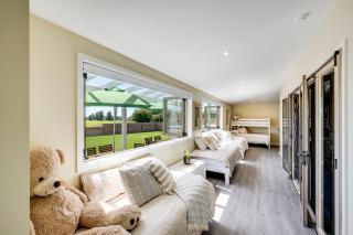 Aroha At 2252 - Waimarama Holiday Home - 6