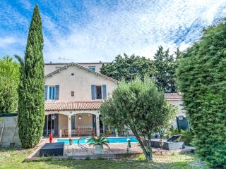 Lovely holiday home with private pool - Orange - 4
