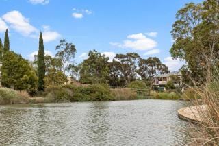 Mawson Lakes Retreat - 3BR, Wifi, Parking - Mawson Lakes - 2
