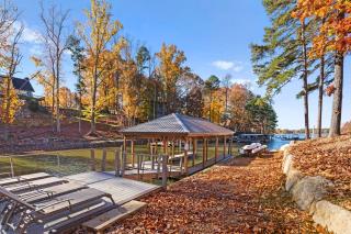 The Grand on Greenbay-7 bedrooms Sleeps 21 Modern new build - Mooresville - 1