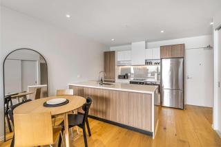 Urban Retreat 2 Bd Apt WiFi AC Parking - 1