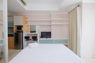 Homey and Comfy Studio Room at Menteng Park Apartment By Travelio - Jacarta - 6