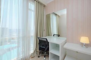 Homey and Comfy Studio Room at Menteng Park Apartment By Travelio - Jacarta - 5