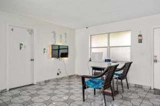 Crocodhouse early check in eight years hosting - Fort Lauderdale - 3