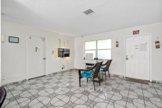 Crocodhouse early check in eight years hosting - Fort Lauderdale - 4