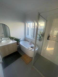 3BR Light-filled Retreat Mt Duneed - Mount Duneed - 4