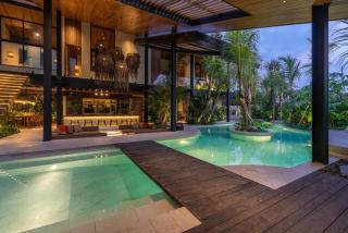 Villa Baratega - Dreamy Urban Tropical 6BR Villa for Large Group - Kerobokan - 0
