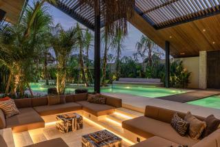 Villa Baratega - Dreamy Urban Tropical 6BR Villa for Large Group - Kerobokan - 8