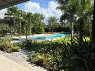 Contemporary Eden - Villa Jeladore, 5BR, Garden & Pool, near Laguna - Ban Pak Lak - 0