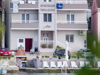 Apartments Tiho & Jelena- One Bedroom Apartment with Balcony and Sea View Maestral - Blace - 1