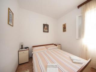 Apartments Mira - One Bedroom Apartment with Balcony A2 - Splitska - 2