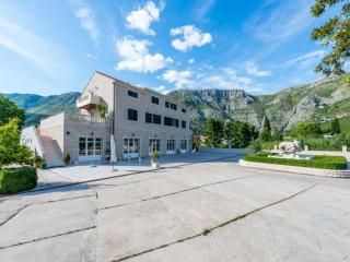 Apartments Azzurro- One Bedroom Apartment with Terrace and Hot Tub - Komolac - 1